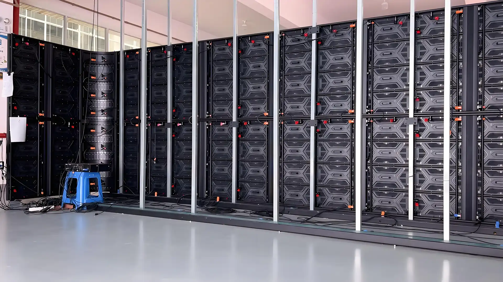 Corner Outdoor Commercial Advertising LED Display Applications